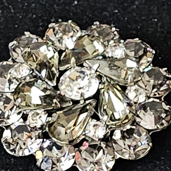 WEISS 3 PIECE SET CLIP EARRINGS AND PIN. - Picture 7 of 7